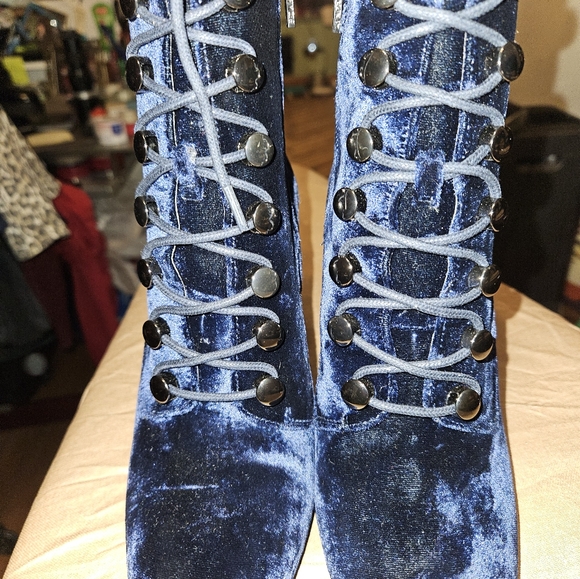 KENDALL + KYLIE Women's Bridget Fashion Blue Velvet Boots - Picture 9 of 9
